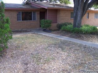 203 Greenlawn Ave, Pleasanton, TX 78064