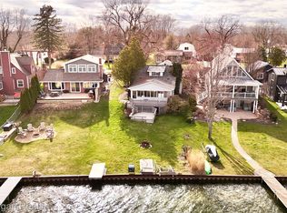 12205 Margaret Dr, Fenton, MI 48430
