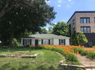 724 N Washington St, Naperville, IL 60563
