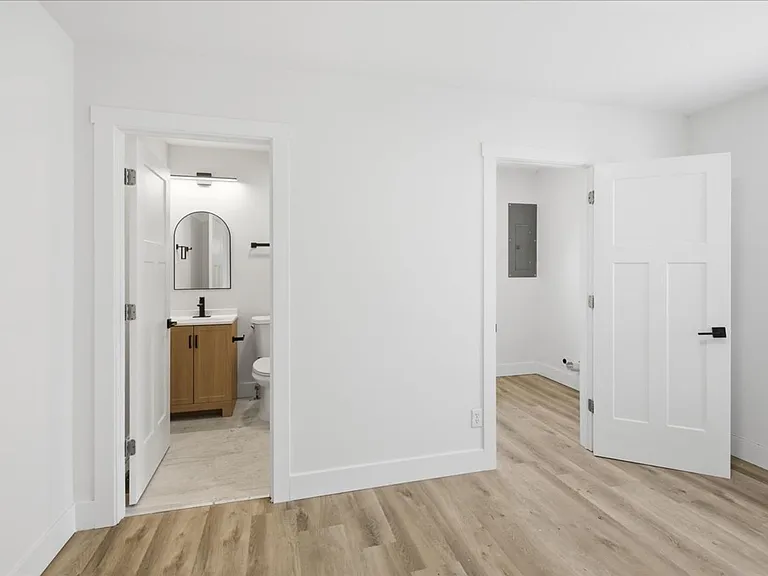 1038 N Parker Ave — Photo 9