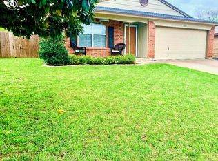 809 Canary Ln, Mansfield, TX 76063