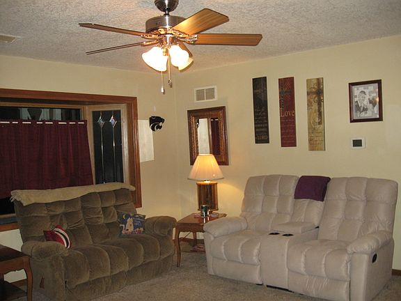 2nd image of 1419 W Lowe Ave
