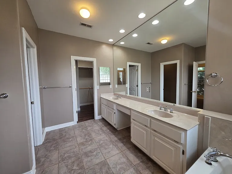 302 Cross Creek Dr — Photo 13