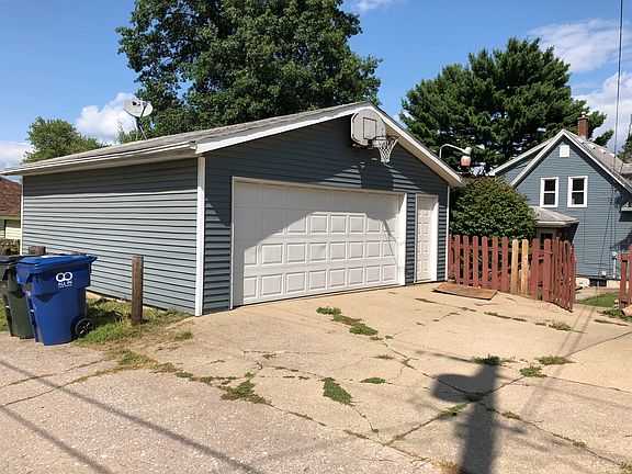 3rd image of 2910 Dubuque St