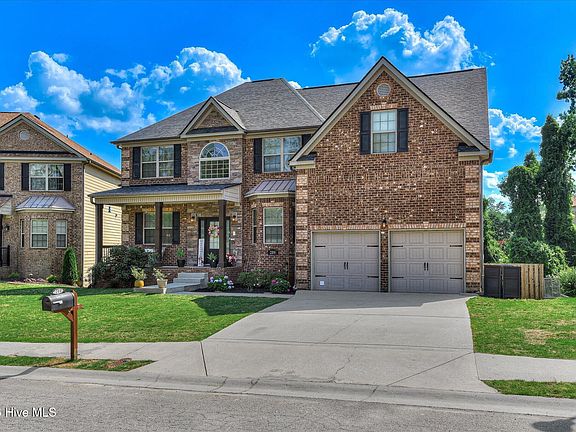 3rd image of 209 Iris Glen Court