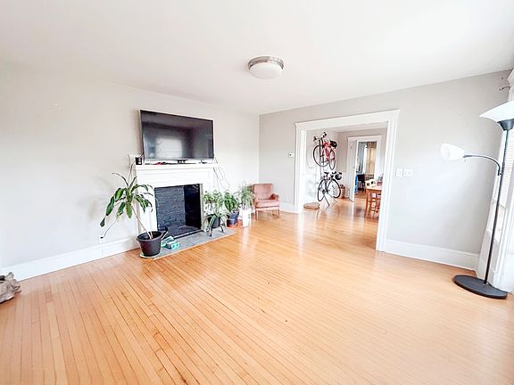 2nd image of 51 Leamington Rd #15