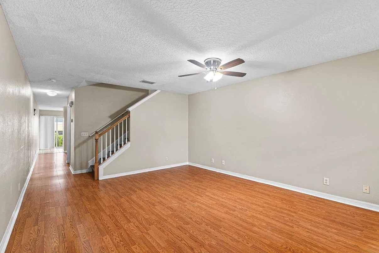 3 bed, 1560 sqft, $1,800 — Photo 2