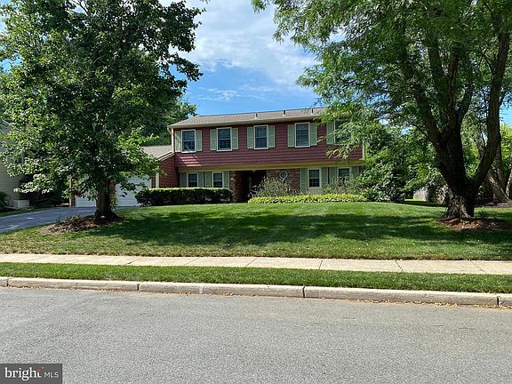 2nd image of 46 Hamilton Ln S