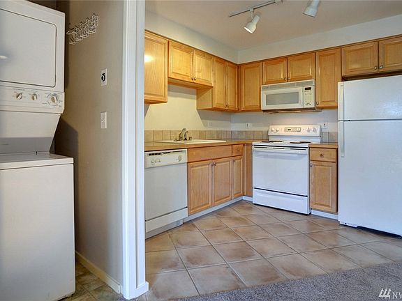 2nd image of 12345 Roosevelt Way NE APT 412
