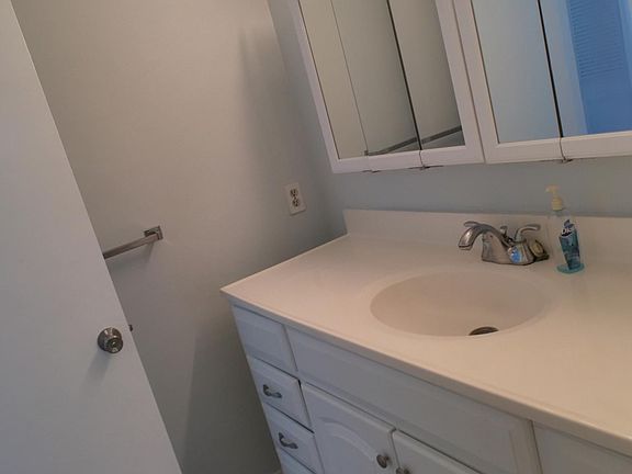 5th image of 1575 Euclid Ave APT 402
