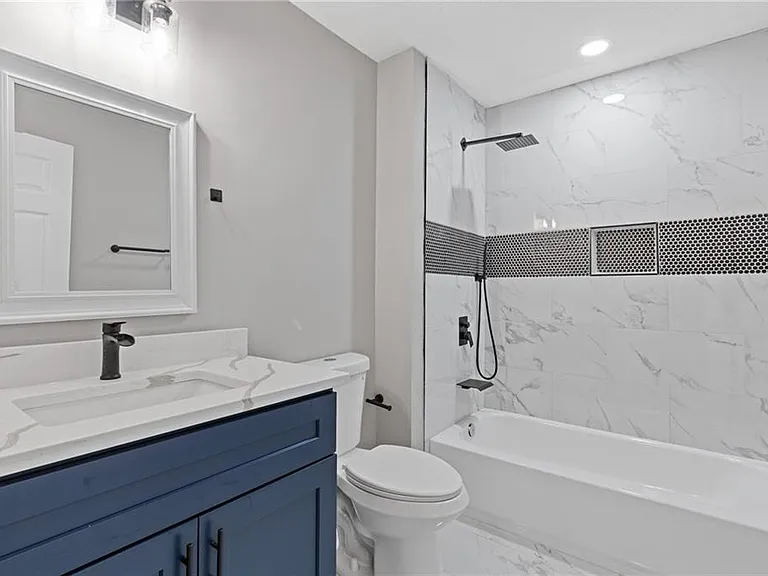 1111 Pin Oak Dr — Photo 16
