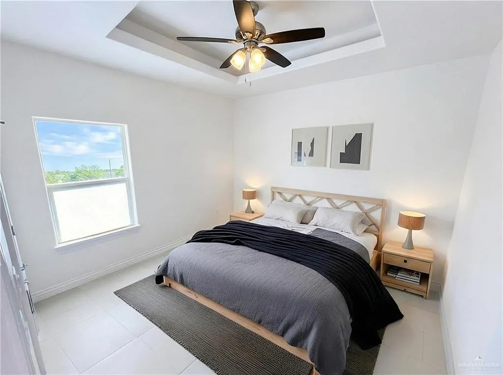 3 bed, 2.0 bath, 1700 sqft, $2,100 — Photo 3