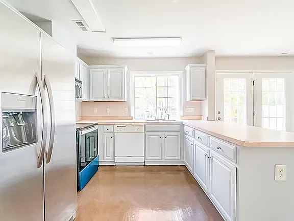 1002 Mallory Ln — Photo 7