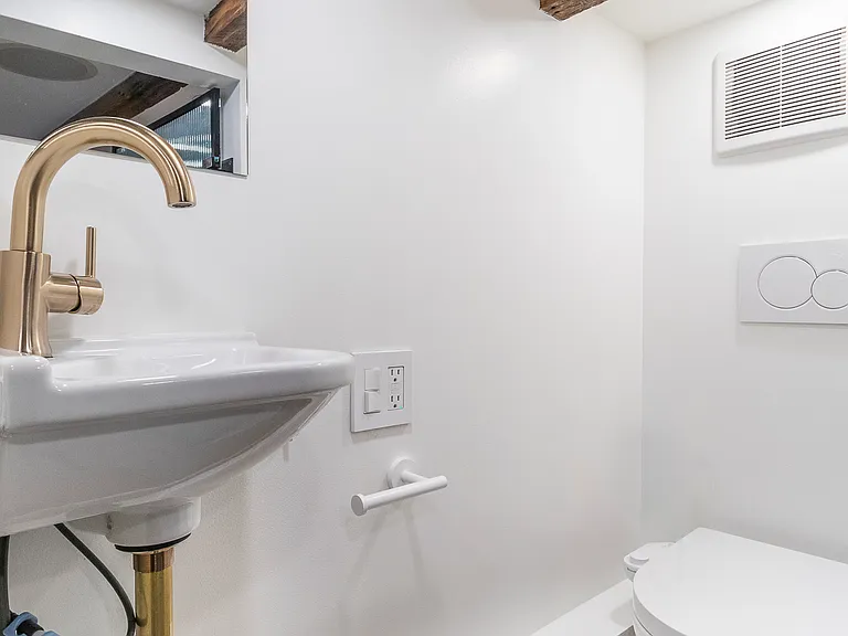 138 W 10th St #1R — Photo 11