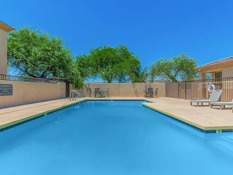 Indigo Pointe Apartments — Photo 15