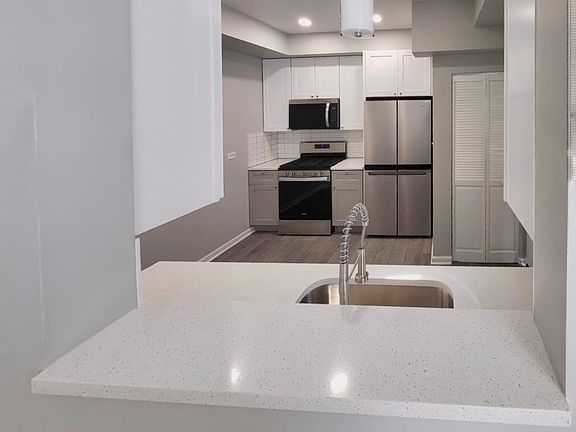 2nd image of 5736 S King Dr #2