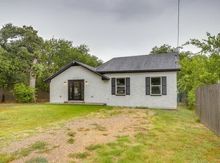 1212 Hulme St, Bowie, TX 76230