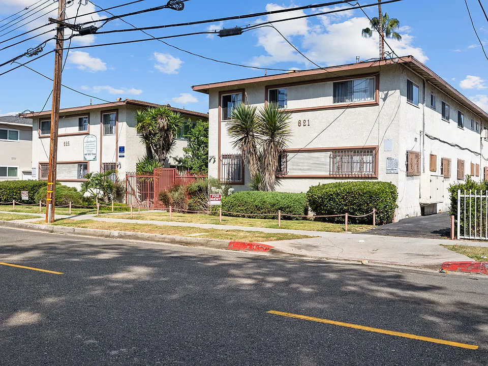 621-625 W. Hyde Park Blvd.
