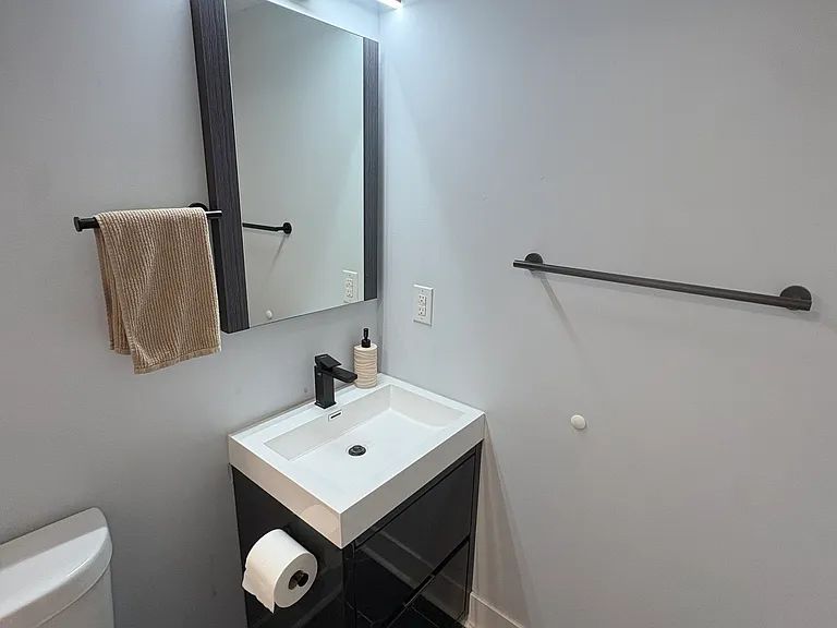 402 W Berks St #1 — Photo 32