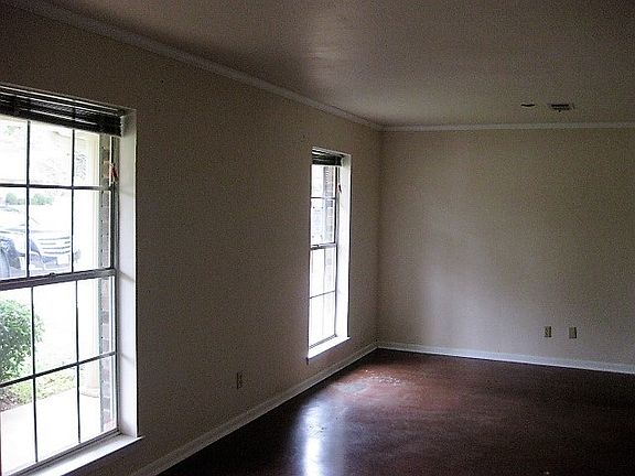 2nd image of 602 Hampshire St