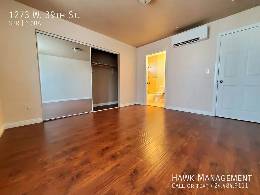 Spacious 3 Bedroom 3 Bath Located In The Heart Of Los Angeles — Photo 2