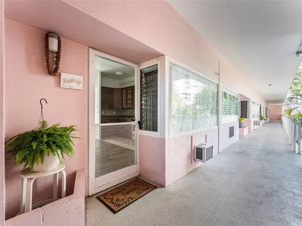 1020 Green St APT 208, Honolulu, HI 96822