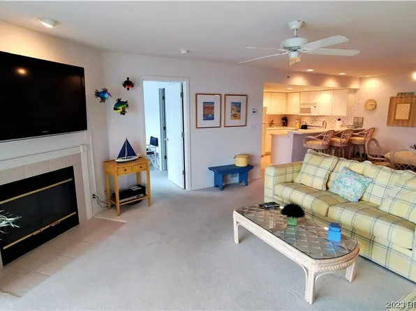 418 Regatta Bay Dr #1A, Lake Ozark, MO 65049