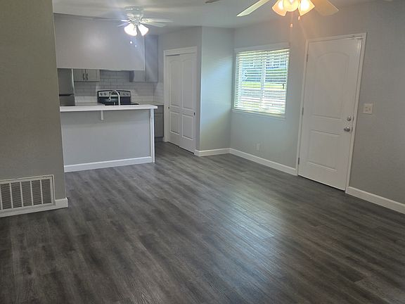 3rd image of 901 Gilchrist Walkway APT 1