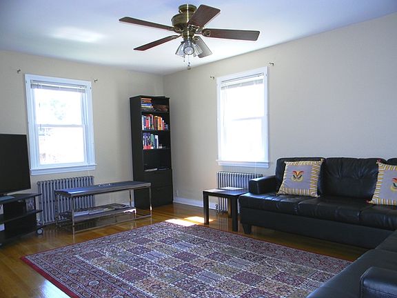 5th image of 28 Wolfle St