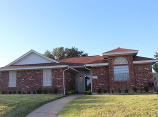 525 Bluebonnet Ct, Burleson, TX 76028