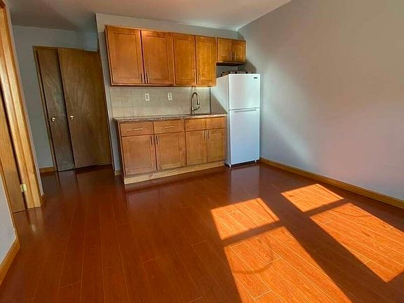 3rd image of 24-08 21st Ave #3