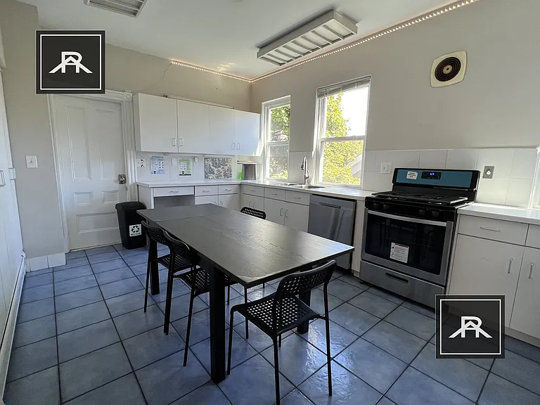1002 Memorial Dr #2F — Photo 8
