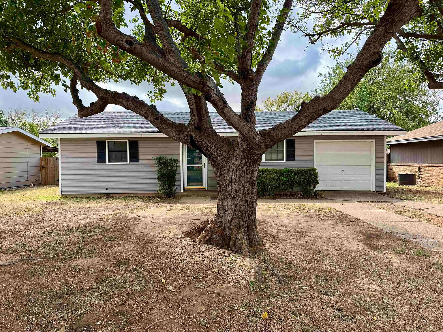 3 bed, 1.0 bath, 1026 sqft, $1,475 — Photo 1