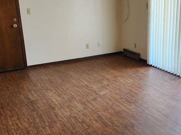5th image of 4929 Hampshire Close APT 3