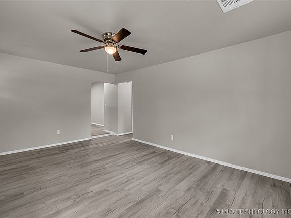 5th image of 914 W Bryan Ave
