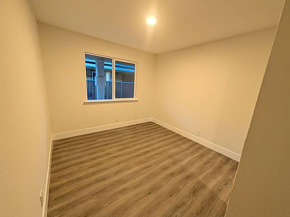 4th image of 633 Easton Dr #A