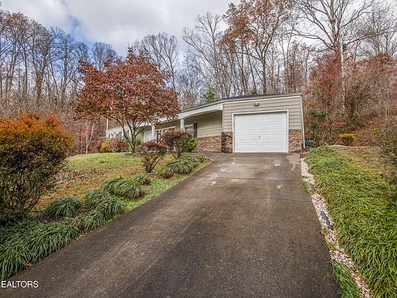 4th image of 120 Glenwood Dr