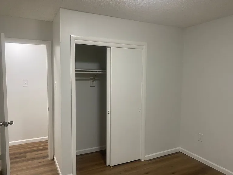 138 Hampshire Dr — Photo 24