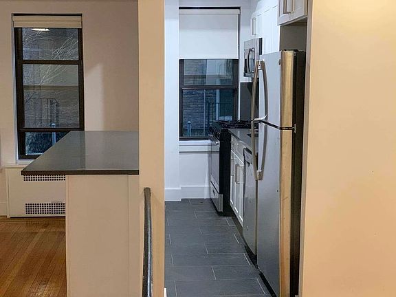 4th image of 10 W 65th St APT 2G
