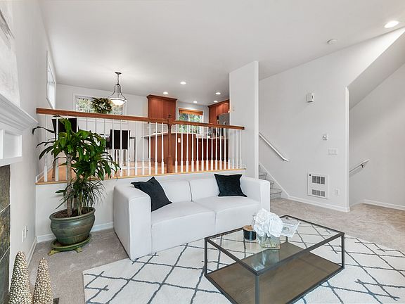 4th image of 1818 Franklin Ave E