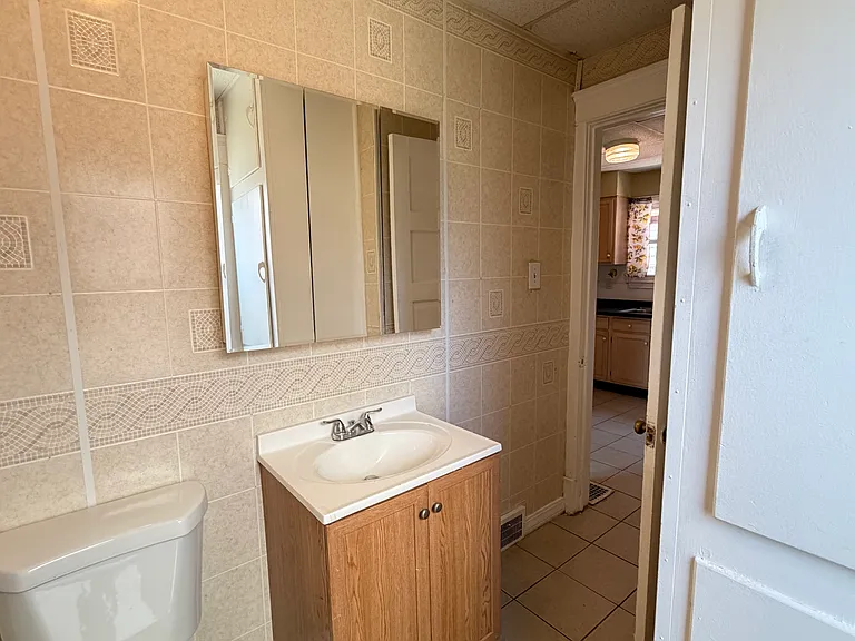 15 Andrews Ave #1 — Photo 8