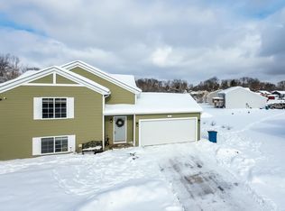 529 Tall Ridge Dr, Middleville, MI 49333