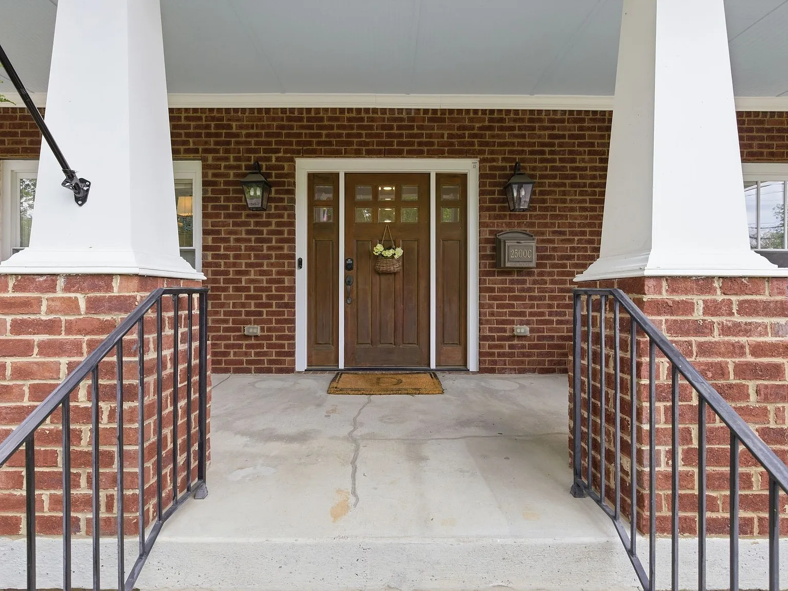 5 bed, 2.5 bath, 2844 sqft, $6,250 — Photo 4