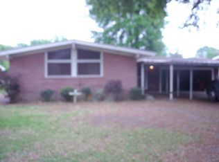 5110 Woodlawn Dr, Groves, TX 77619