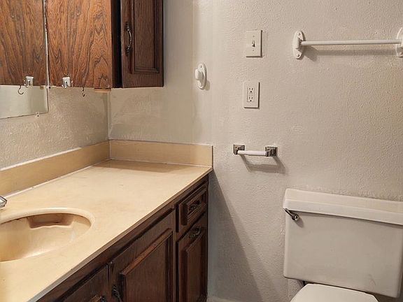 5th image of 1501 N Bertrand Dr APT 1