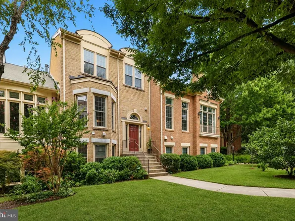 2243 Kings Garden Way, Falls Church, VA 22043