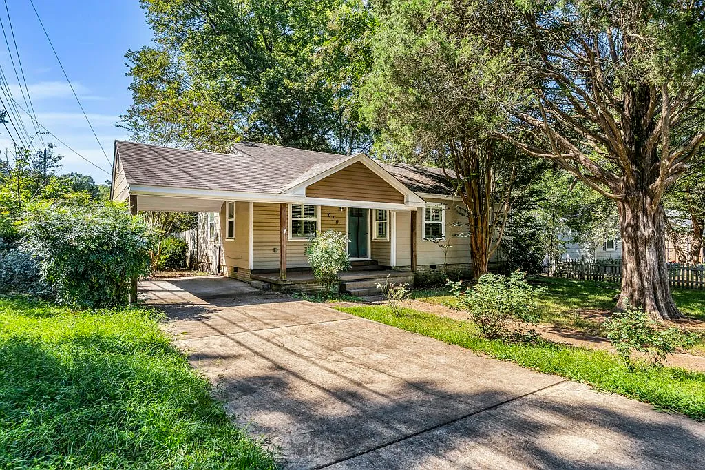 3 bed, 936 sqft, $1,495 — Photo 2