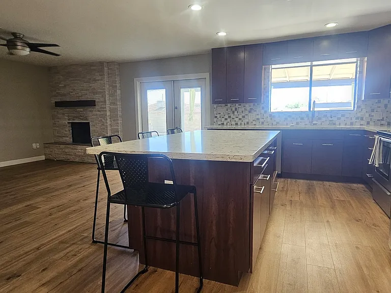 1131 E Redfield Rd — Photo 4