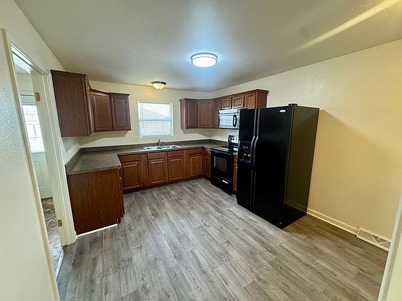 2nd image of 1824 Kansas Ave