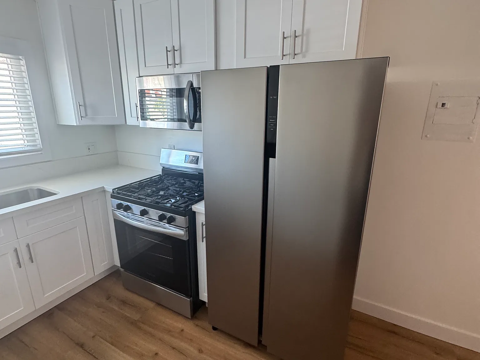 Studio, $2,400 — Photo 2